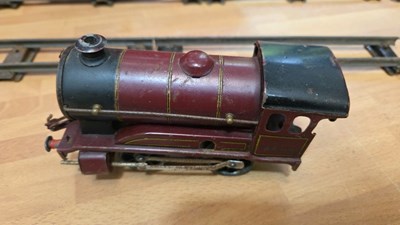 Lot 893 - HORNBY TIN CLOCKWORK TRAIN SET MADE BY MECCANO