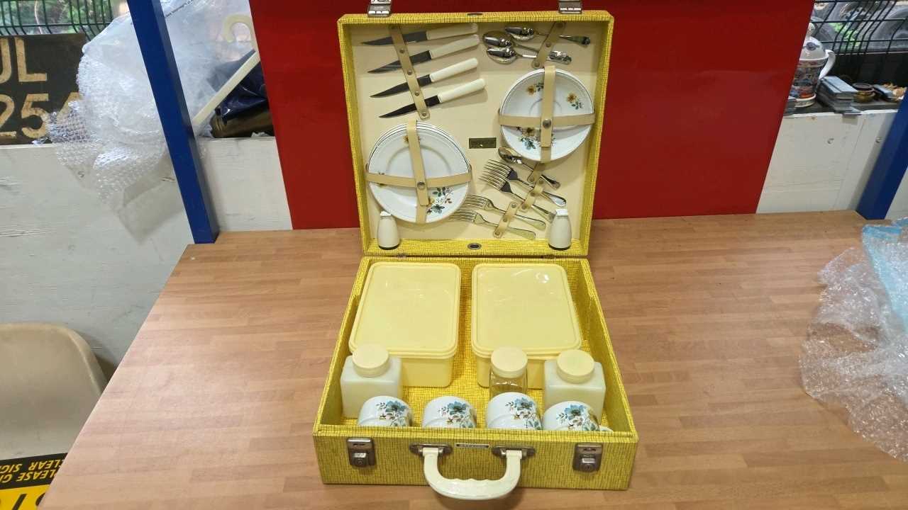 Lot 583 - BREXTON VINTAGE PICNIC HAMPER/CASE