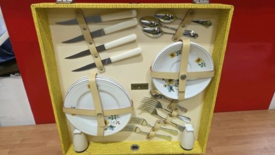 Lot 583 - BREXTON VINTAGE PICNIC HAMPER/CASE