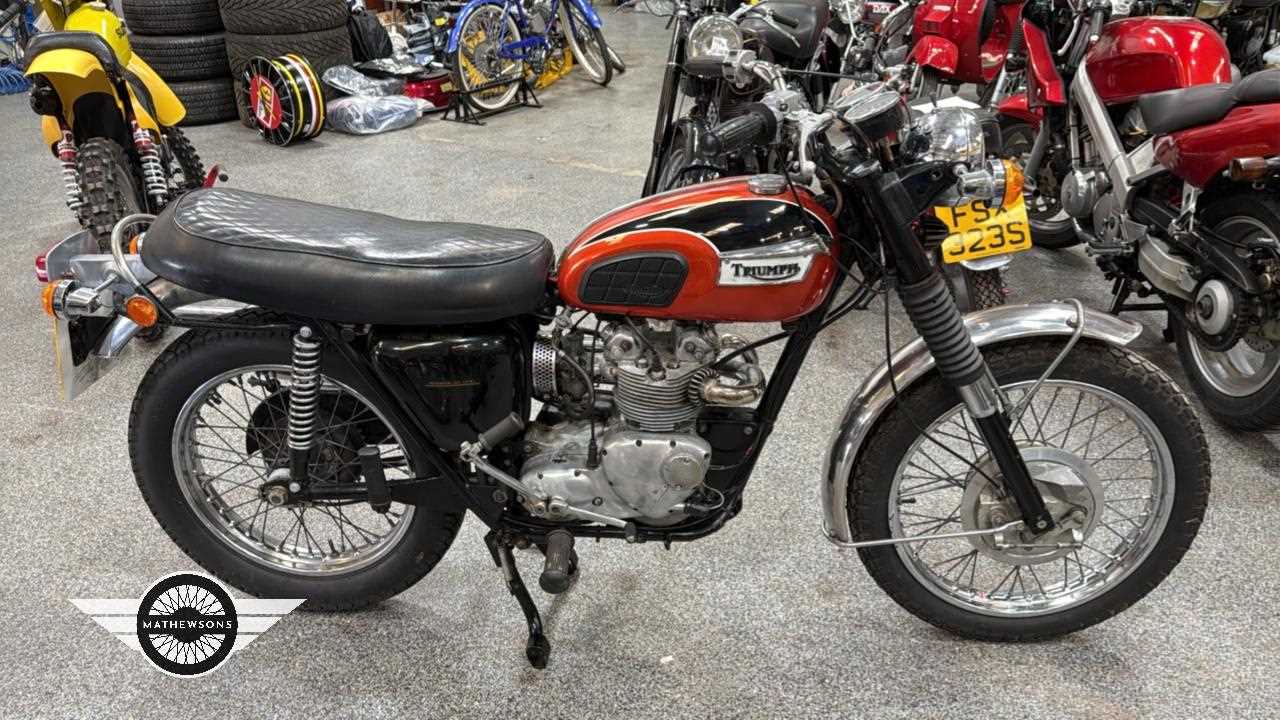 Lot 884 - 1971 TRIUMPH