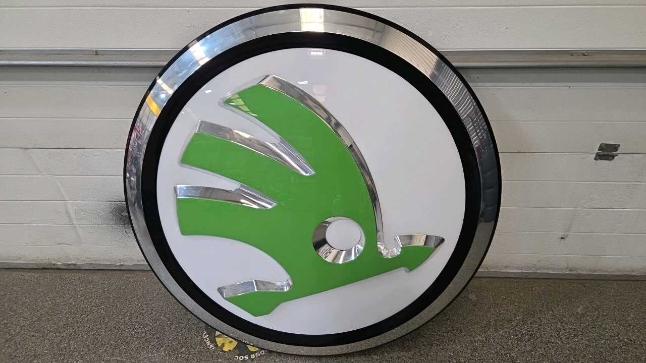 Lot 191 - SKODA DEALER SIGN 47" DIA