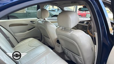 Lot 416 - 2001 JAGUAR S-TYPE V8 AUTO