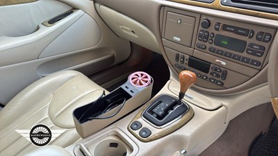 Lot 416 - 2001 JAGUAR S-TYPE V8 AUTO