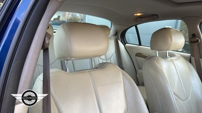 Lot 416 - 2001 JAGUAR S-TYPE V8 AUTO