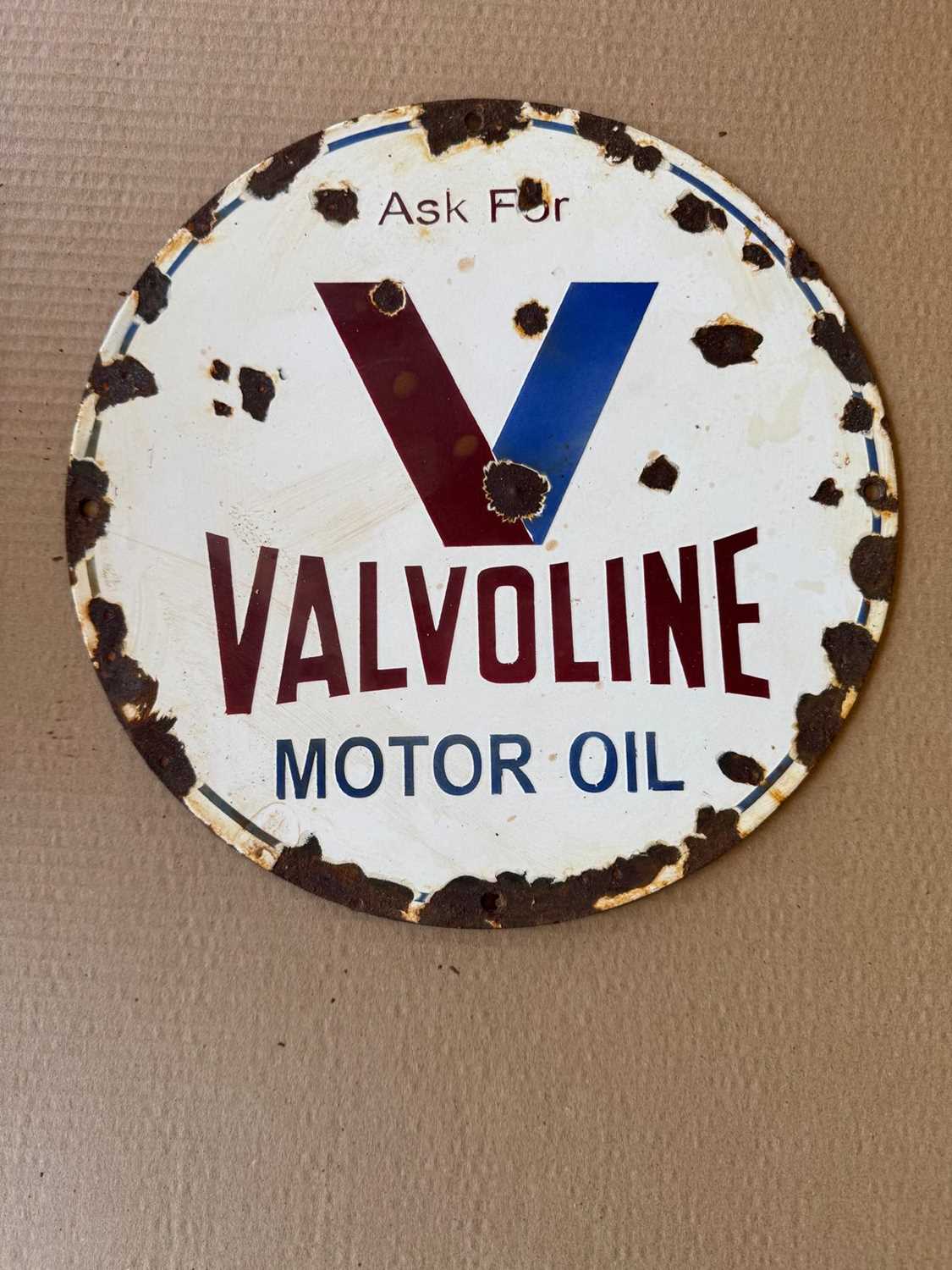 Lot 35 - VALVOLINE MOTOR OIL ENAMEL SIGN 12" DIA