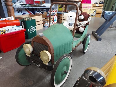 Lot 346 - OLD GREEN PEDAL CAR