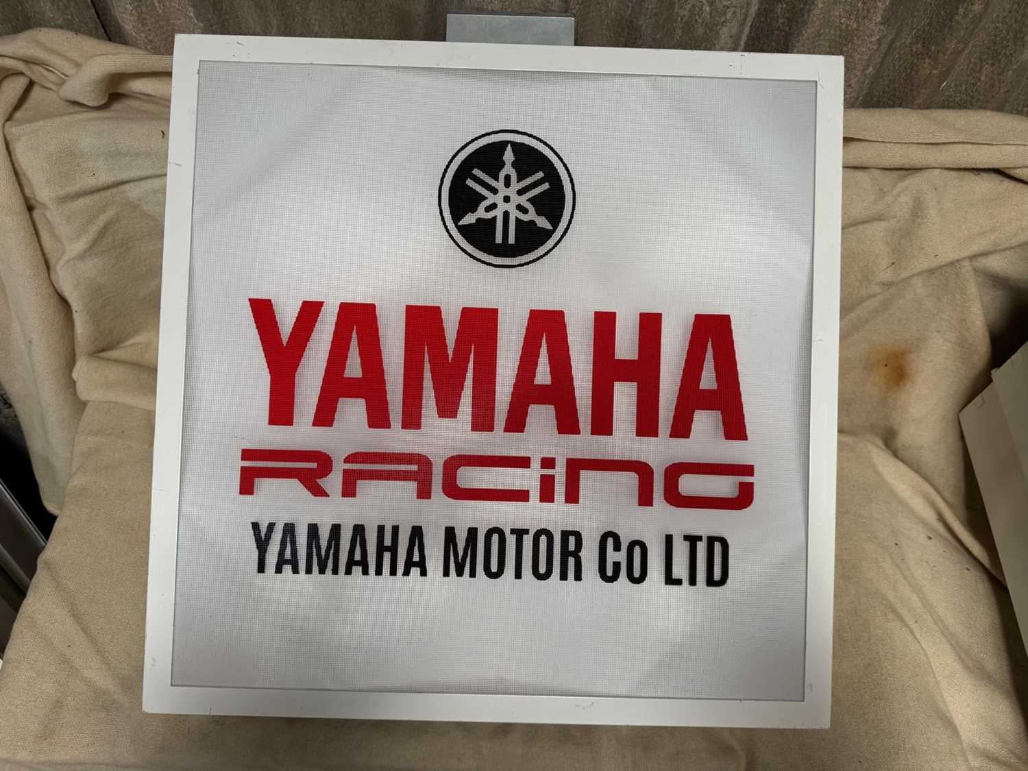Lot 801 - YAMAHA RACING LIGHT UP SIGN 23" X 23"