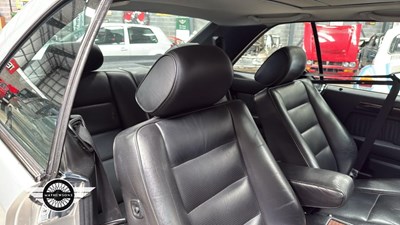 Lot 500 - 1995 MERCEDES E220 AUTO