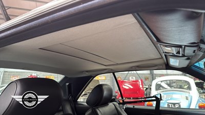 Lot 500 - 1995 MERCEDES E220 AUTO
