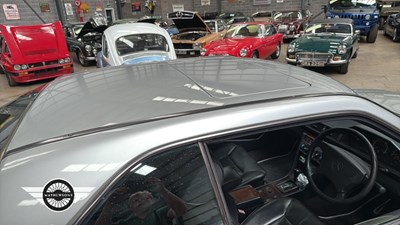Lot 500 - 1995 MERCEDES E220 AUTO