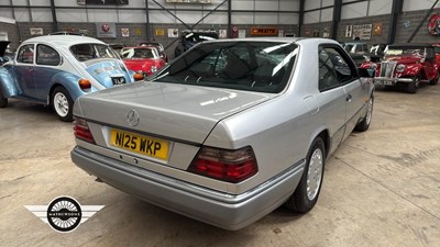 Lot 500 - 1995 MERCEDES E220 AUTO