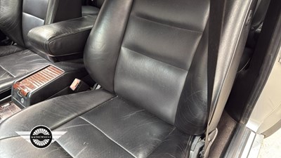 Lot 500 - 1995 MERCEDES E220 AUTO