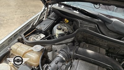 Lot 500 - 1995 MERCEDES E220 AUTO
