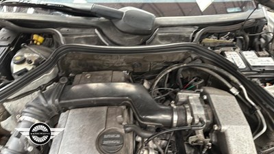 Lot 500 - 1995 MERCEDES E220 AUTO