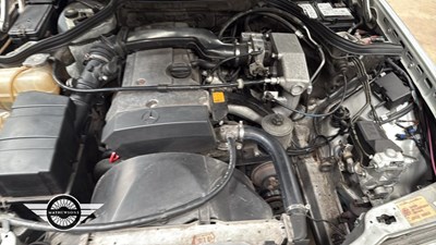 Lot 500 - 1995 MERCEDES E220 AUTO
