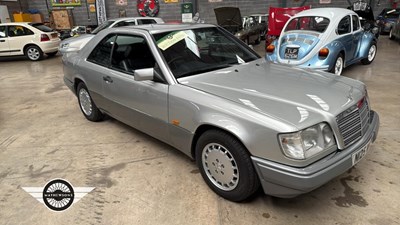 Lot 500 - 1995 MERCEDES E220 AUTO