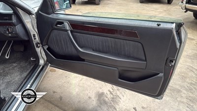 Lot 500 - 1995 MERCEDES E220 AUTO