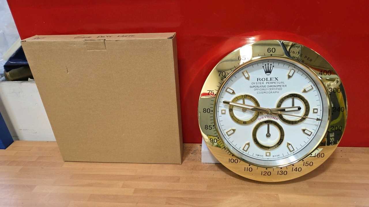Lot 131 - GOLD DAYTONA STYLE ROLEX WALL CLOCK