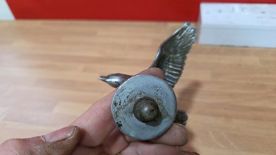 Lot 521 - BIRD CAR EMBLEM/MASCOT