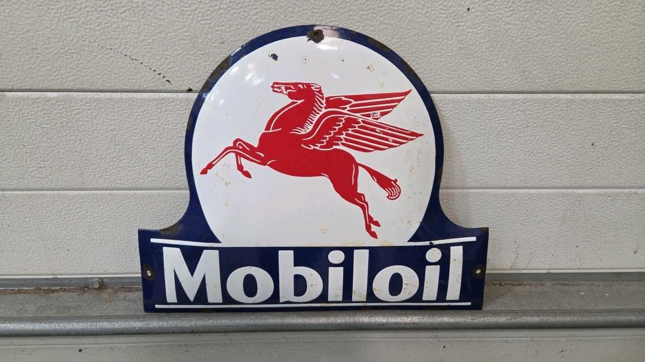 Lot 695 - MOBIL OIL ENAMEL SIGN 17" X 13"