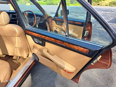Lot 596 - 1982 DAIMLER 4.2 SOVEREIGN AUTO