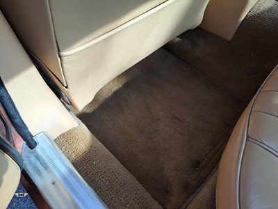 Lot 596 - 1982 DAIMLER 4.2 SOVEREIGN AUTO