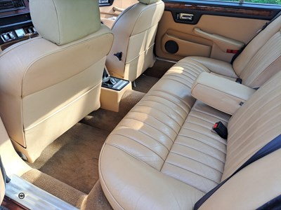 Lot 596 - 1982 DAIMLER 4.2 SOVEREIGN AUTO