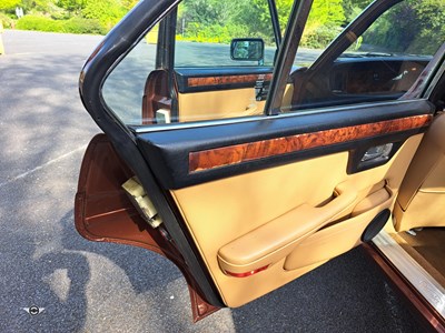 Lot 596 - 1982 DAIMLER 4.2 SOVEREIGN AUTO