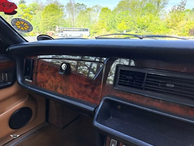 Lot 596 - 1982 DAIMLER 4.2 SOVEREIGN AUTO