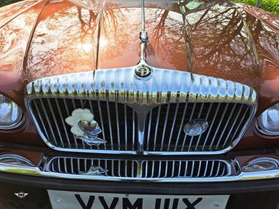 Lot 596 - 1982 DAIMLER 4.2 SOVEREIGN AUTO