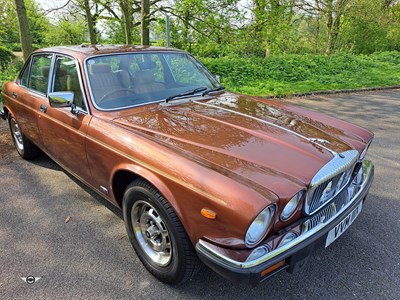 Lot 596 - 1982 DAIMLER 4.2 SOVEREIGN AUTO
