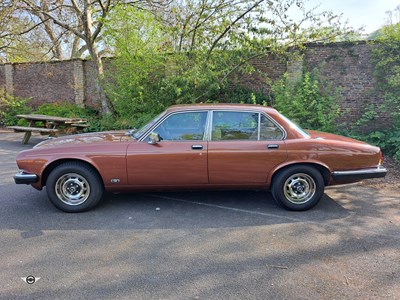 Lot 596 - 1982 DAIMLER 4.2 SOVEREIGN AUTO