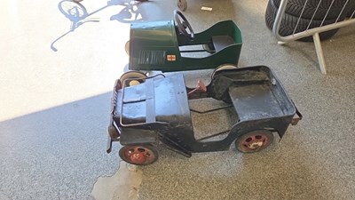 Lot 683 - GREEN PEDAL CAR & JEEP