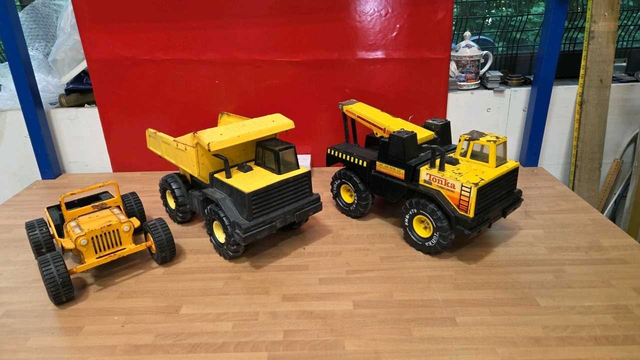 Lot 715 - 3 X TONKA TOYS JEEP, TRUCK & BREAKDOWN TRUCK