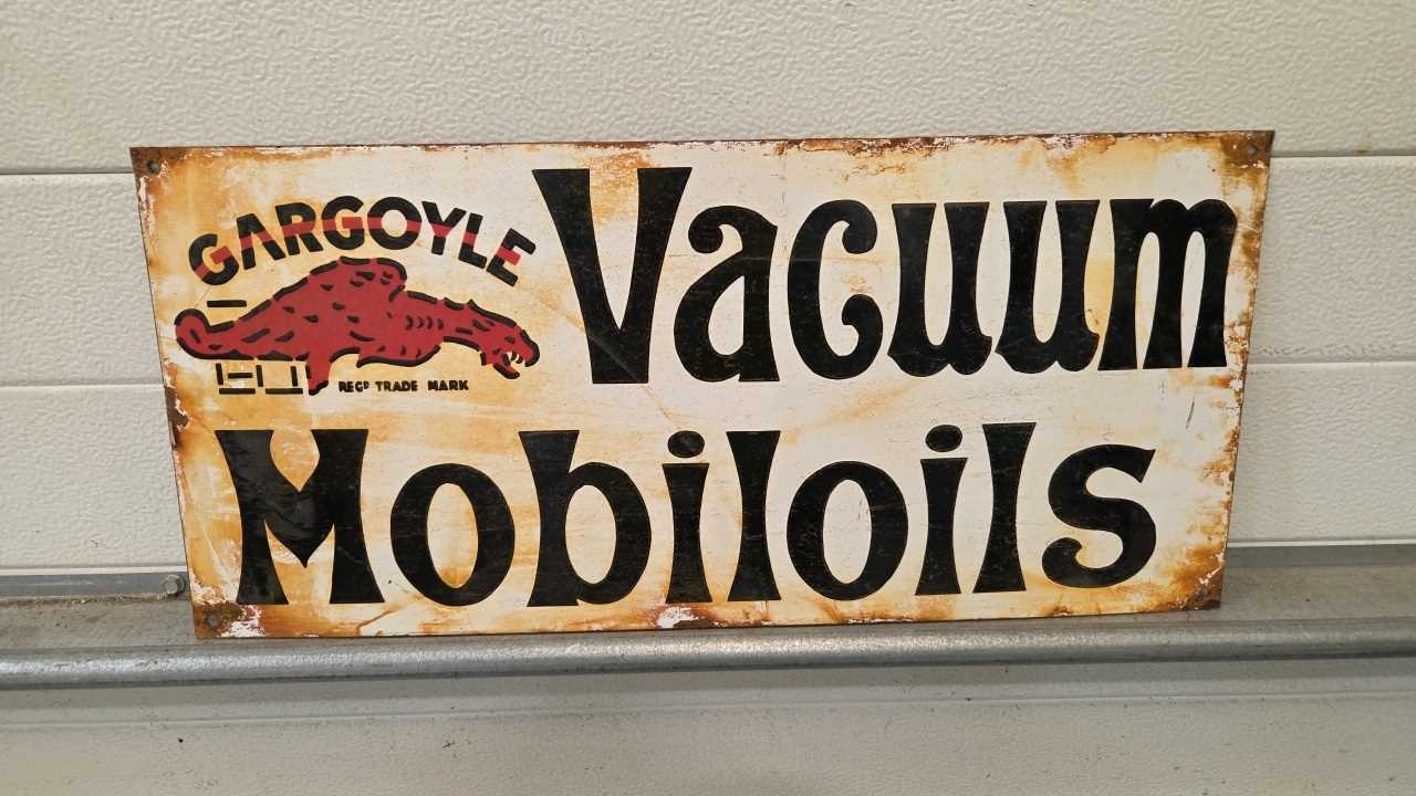 Lot 81 - GARGOYLE VACUUM MOBILOILS ENAMEL SIGN 24" X 11"