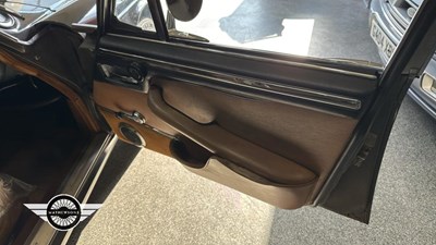 Lot 170 - 1971 DAIMLER 2.8 SOVEREIGN