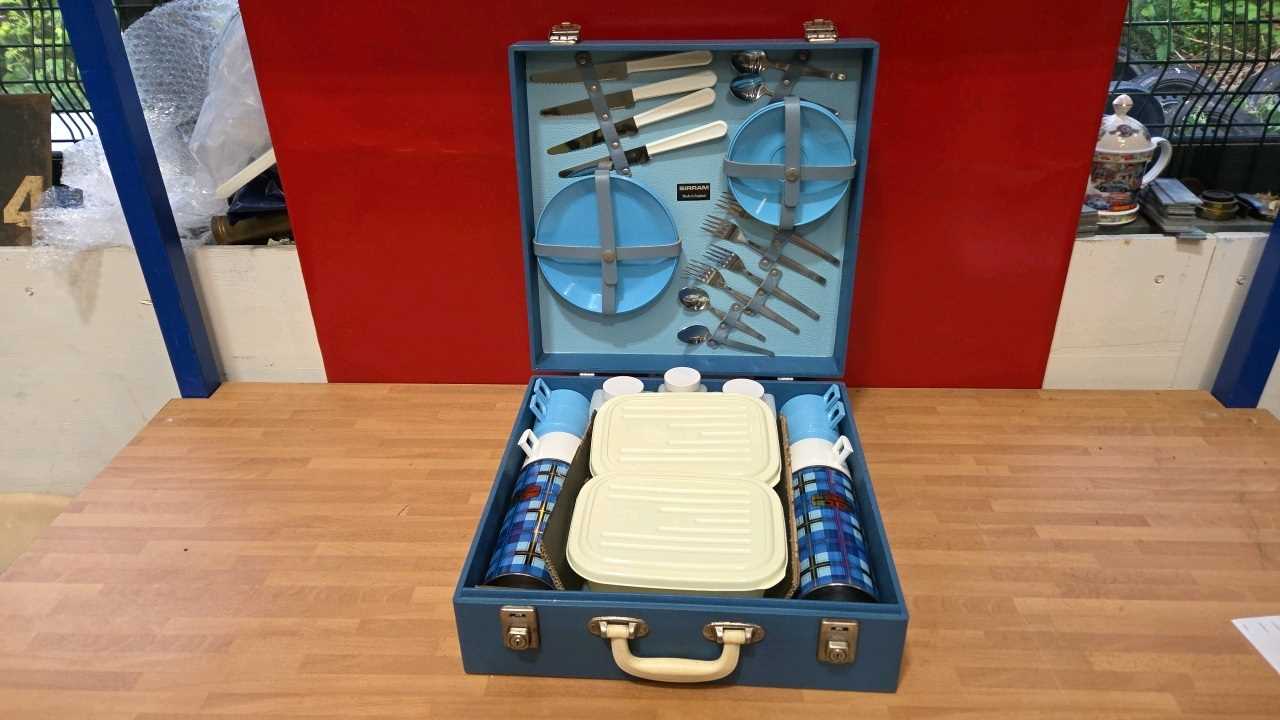 Lot 171 - SIRRAM BLUE PICNIC SET