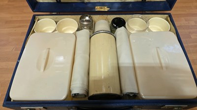Lot 629 - BREXTON NAVY PICNIC SET