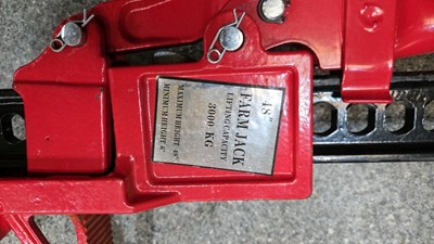 Lot 575 - PAIR OF HIGH LIFT FARM JACKS 3000KG 48" MAX 6" MIN HEIGHTS