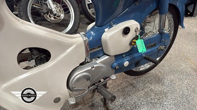 Lot 32 - 2x HONDA C50S