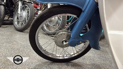 Lot 32 - 2x HONDA C50S