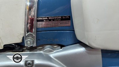 Lot 32 - 2x HONDA C50S