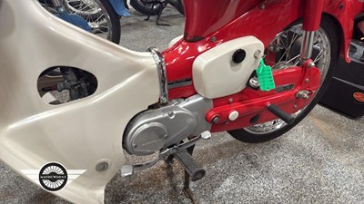 Lot 32 - 2x HONDA C50S
