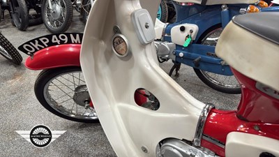 Lot 32 - 2x HONDA C50S