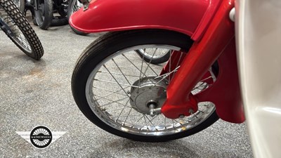 Lot 32 - 2x HONDA C50S