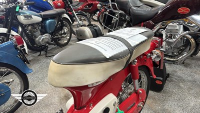 Lot 32 - 2x HONDA C50S