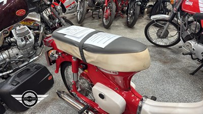 Lot 32 - 2x HONDA C50S
