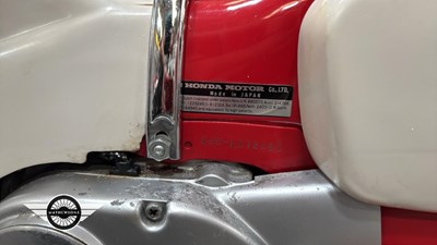 Lot 32 - 2x HONDA C50S