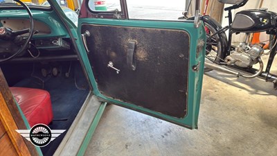 Lot 260 - 1968 MORRIS MINOR 1000