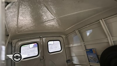 Lot 88 - 1972 MORRIS 6 CWT VAN